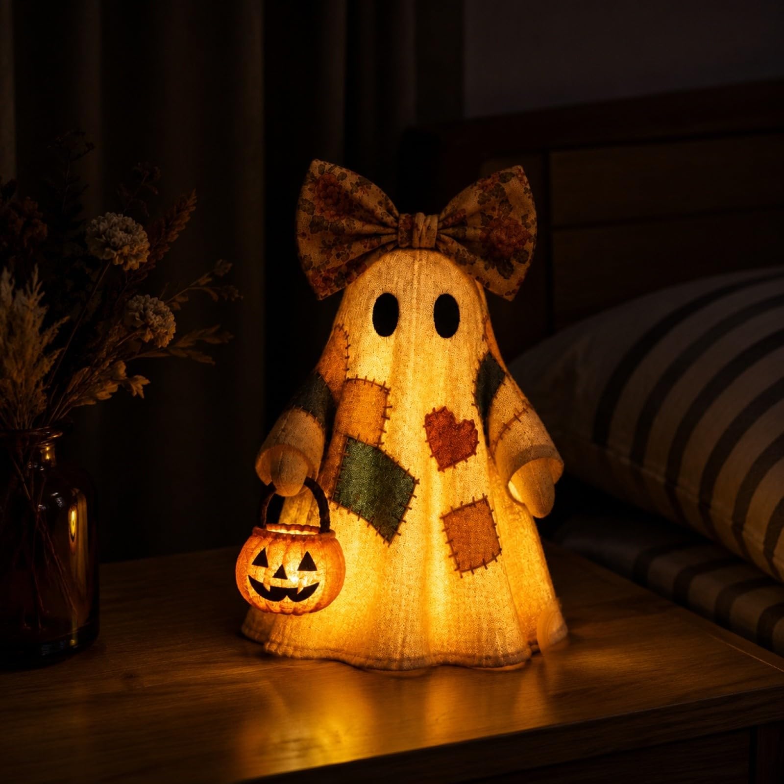 Lighted vintage patchwork ghost with pumpkin lantern — Vintage quilted patchwork detail